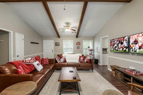 Alabama Slammer GAME-DAY HOME 5-mile to Stadium House in Northport