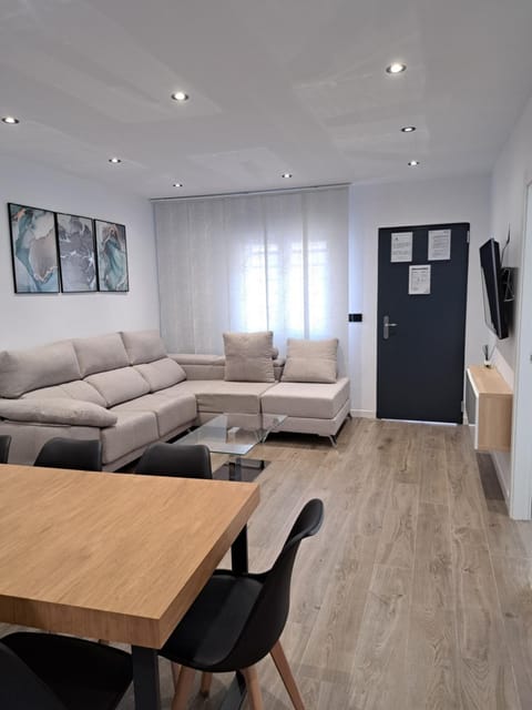 Communal lounge/ TV room, TV and multimedia, Living room