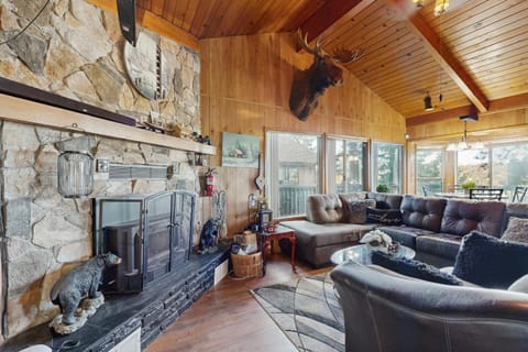 Lakeside Serenity House in Crestline