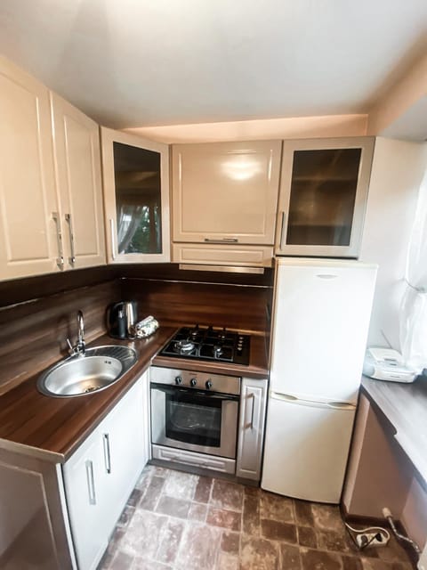 Kitchen or kitchenette, pet friendly, stove