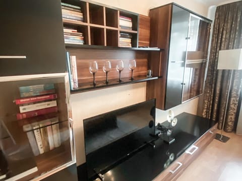 hair dresser, wardrobe