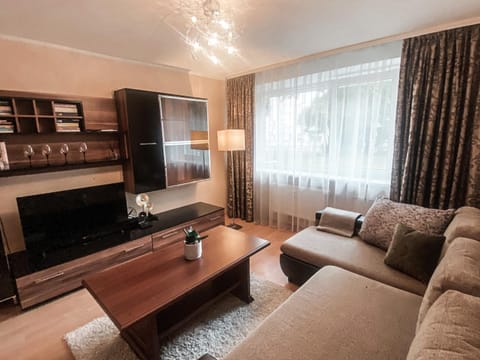 Communal lounge/ TV room, TV and multimedia, Living room, Seating area, Evening entertainment