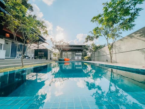 Swimming pool, Swimming pool