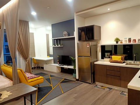 TV and multimedia, Kitchen or kitchenette, Seating area, oven, stove