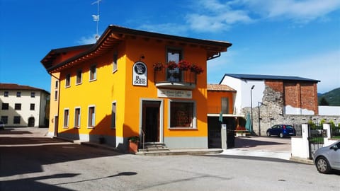 Property building, Facade/entrance, Neighbourhood
