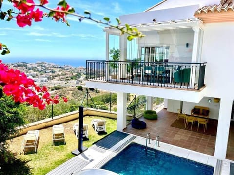Balcony/Terrace, Pool view, Sea view