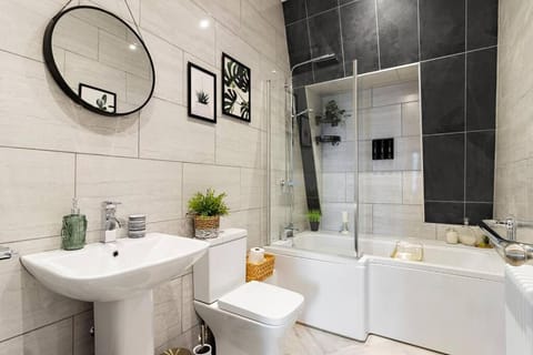 Modern 1 Bed Apartment, Sea Views, free parking, wifi, netflix Apartment in Teignmouth