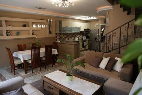 Kitchen or kitchenette, Living room, Dining area
