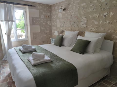 Photo of the whole room, Bedroom, towels