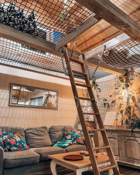 Living room, Seating area, bunk bed