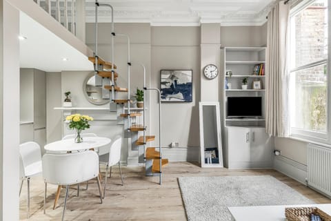Living room, Diving