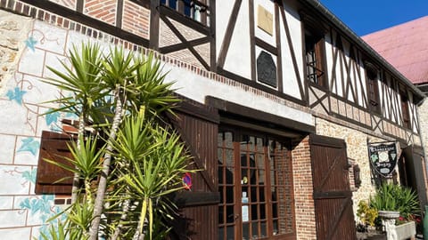 Property building, Facade/entrance, Day