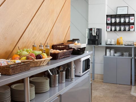 Restaurant/places to eat, Buffet breakfast