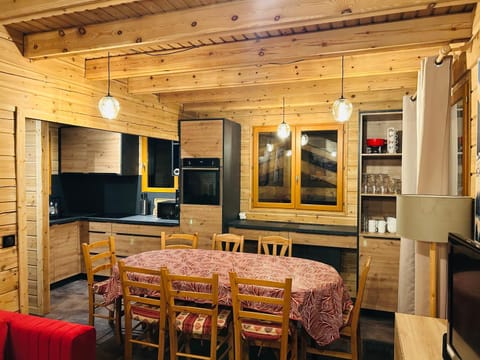 TV and multimedia, Kitchen or kitchenette, Dining area