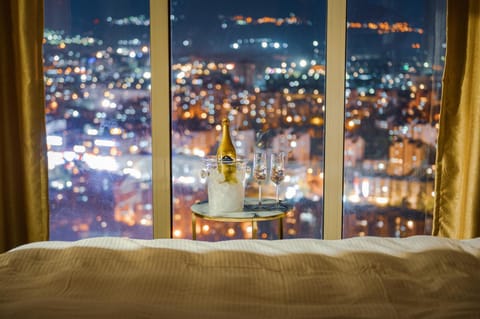 Bedroom, City view