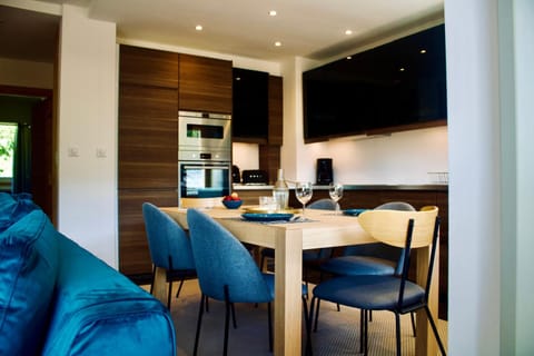 Kitchen or kitchenette, minibar, pet friendly, stove, toaster, kitchen