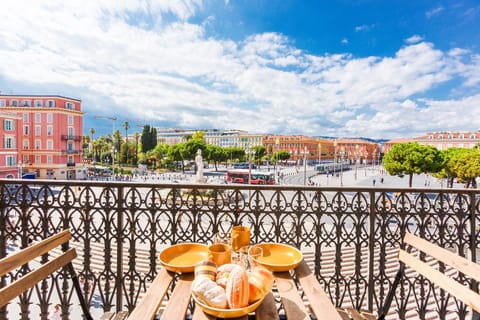 Balcony/Terrace, City view