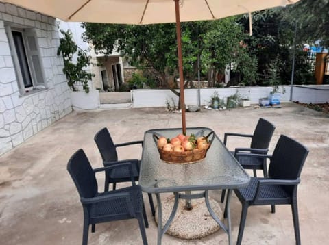 Et In Arkadia Ego House in Leonidio