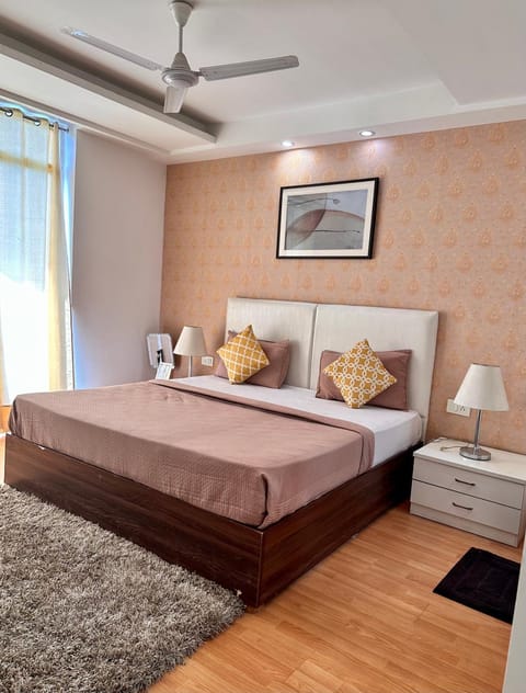 Bed, Photo of the whole room, Bedroom, fireplace