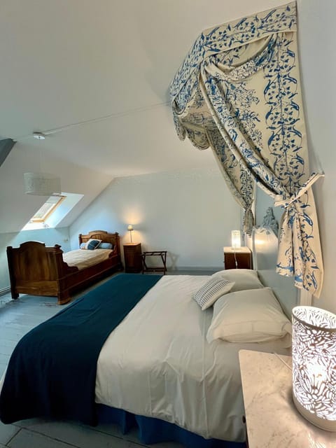 Bed, Photo of the whole room