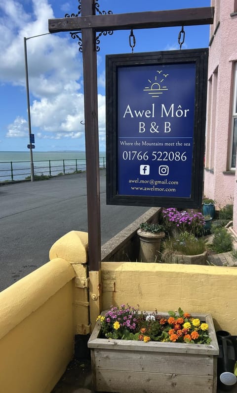 Day, Property logo or sign, Logo/Certificate/Sign, Sea view, Street view