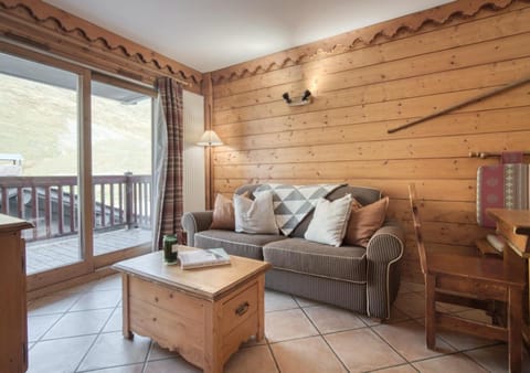 Communal lounge/ TV room, Balcony/Terrace, Living room, internet