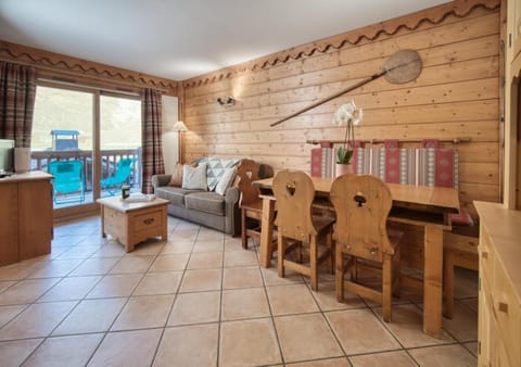 Communal lounge/ TV room, Living room, Dining area