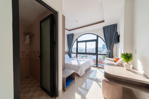 Bed, View (from property/room), Balcony/Terrace, Kitchen or kitchenette, Living room, Photo of the whole room, Seating area, Dining area, Bedroom, hair dresser, wardrobe