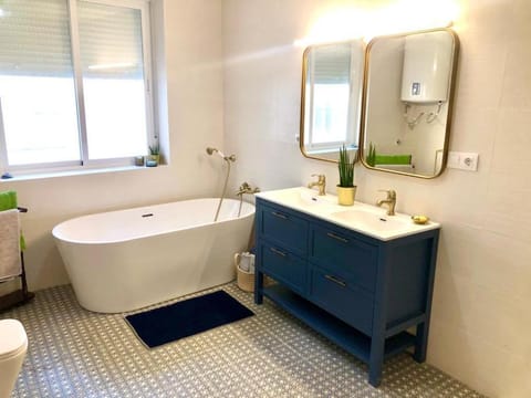 Bathroom, Bath