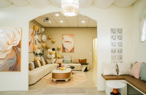Living room, Seating area