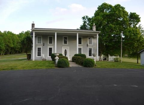 Southern Charm House in Lake Barkley