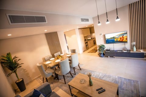 Communal lounge/ TV room, TV and multimedia, Living room, Seating area, Dining area