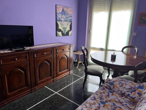 TV and multimedia, Living room, Photo of the whole room, Dining area, Evening entertainment