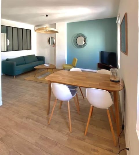 Seating area, Dining area