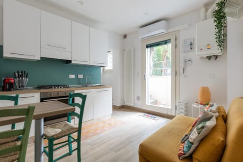 Kitchen or kitchenette, minibar, pet friendly, stove