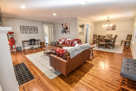 Sweet Home Alabama Sleeps 8 House in Northport