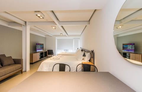 Bed, TV and multimedia, Living room, Photo of the whole room, Seating area, Dining area, Evening entertainment, Bedroom