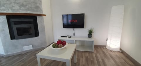 Communal lounge/ TV room, TV and multimedia, Living room