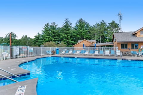 Condo On the Green Apartment in Castle Rock Lake