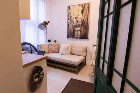 Property building, Facade/entrance, Living room