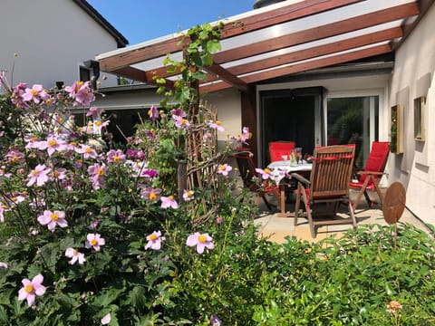 Patio, Garden, Dining area, Garden view