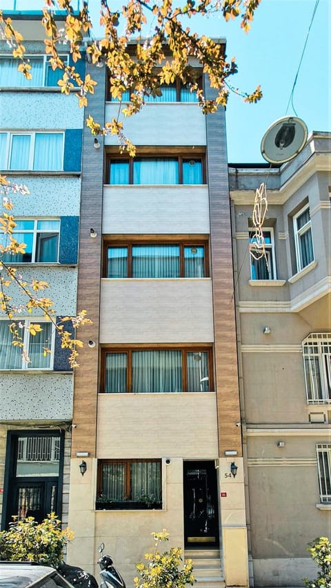 Property building, Facade/entrance, Day
