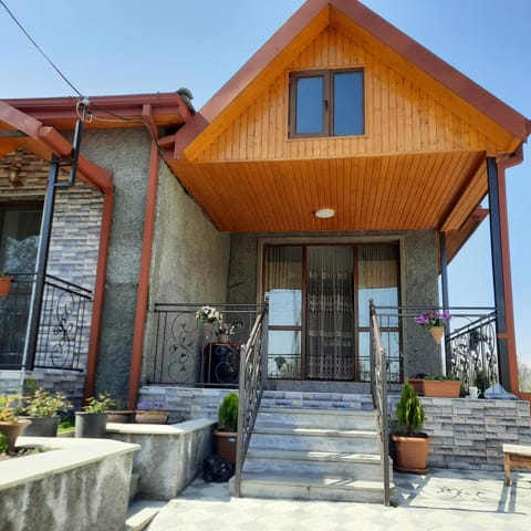 Facade/entrance, Balcony/Terrace