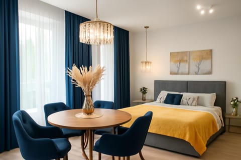 Bed, Living room, Photo of the whole room, Decorative detail, Dining area, flat iron, furniture, heating