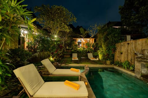 Patio, Swimming pool, sunbed