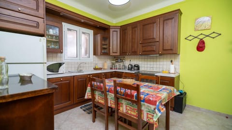 Seating area, Dining area, dishwasher, minibar, pet friendly