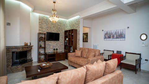 Communal lounge/ TV room, TV and multimedia, Living room