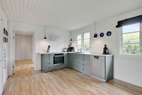 Kitchen or kitchenette, dishwasher, pet friendly, stove