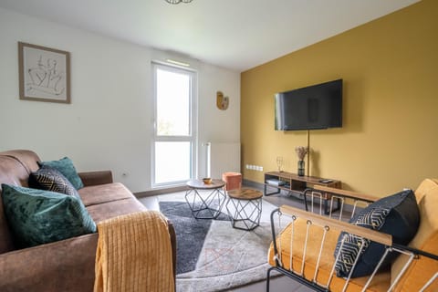 Communal lounge/ TV room, TV and multimedia, Living room