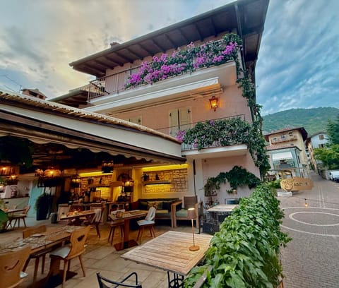 Property building, Breakfast